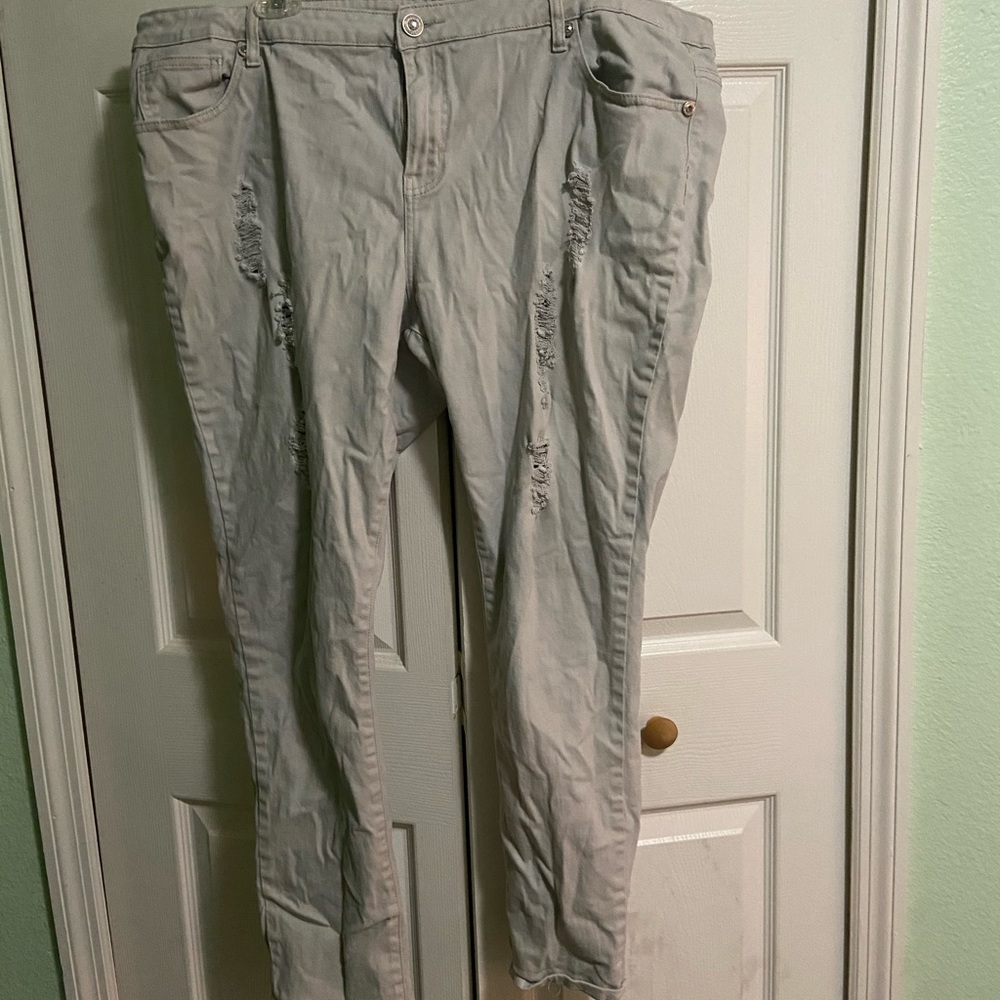 Torn grey jeans size 24